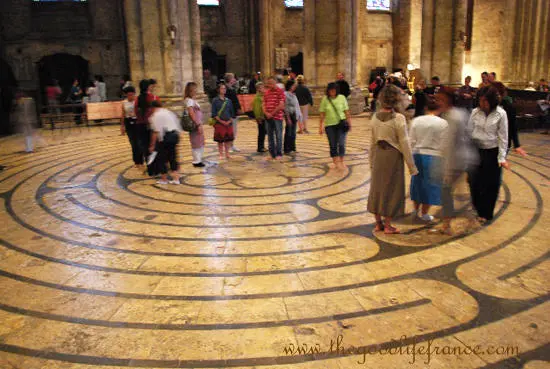 Chartres-Cathedral-Labyrinth.jpg